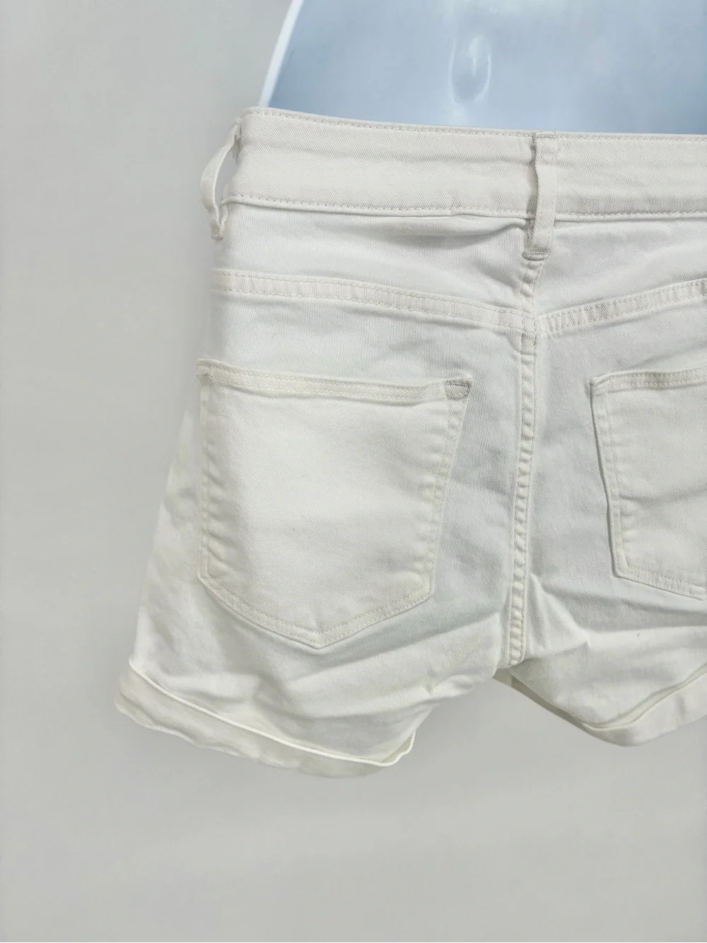 H&M White Denim Cuffed Hem Jean Shorts Size 4